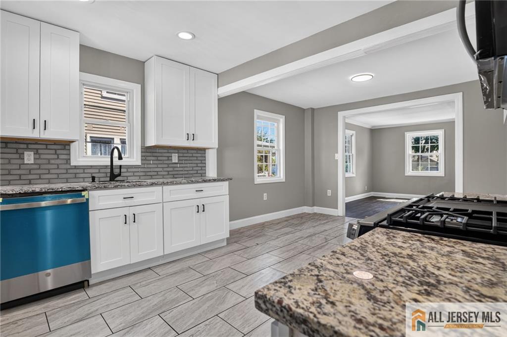 16 Oakwood Pl, North Brunswick, NJ 08902 photo