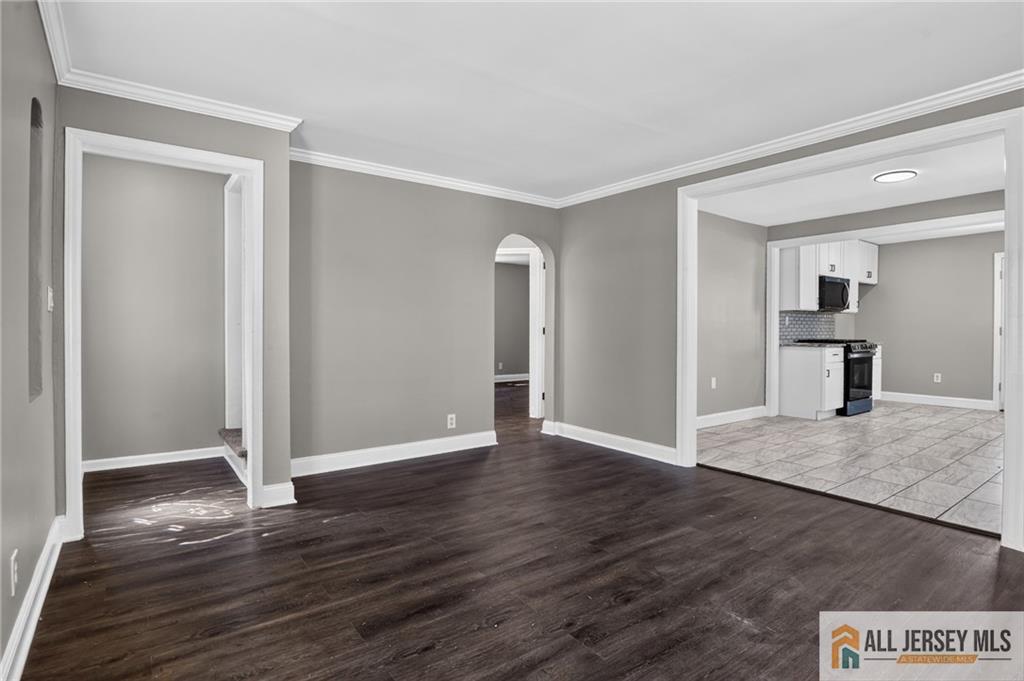 16 Oakwood Pl, North Brunswick, NJ 08902 photo