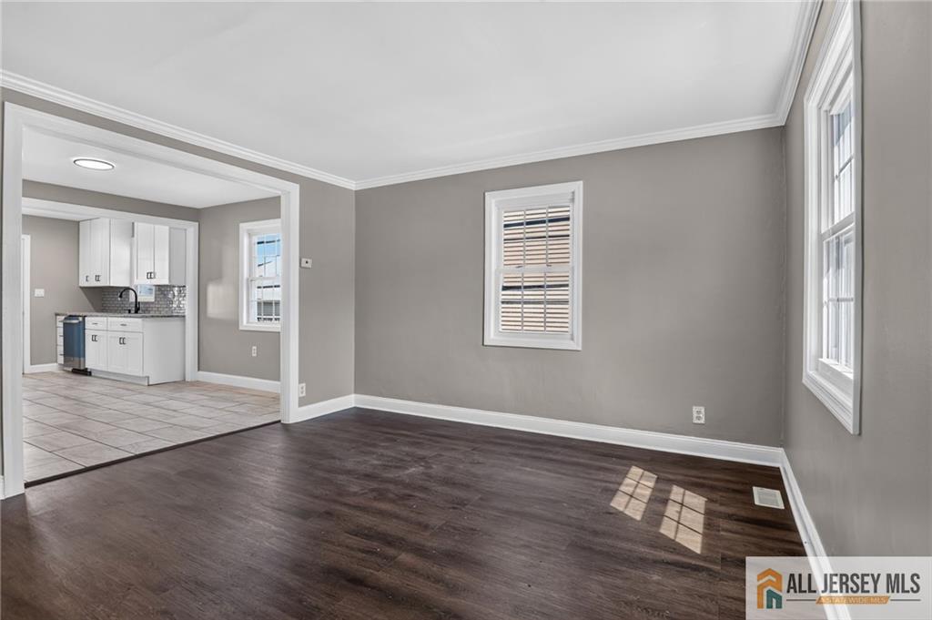 16 Oakwood Pl, North Brunswick, NJ 08902 photo