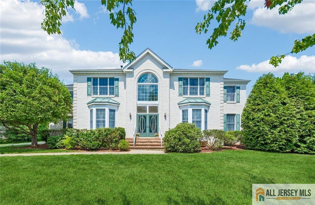 2 Chamberlin Ct, Cranbury, NJ 08512