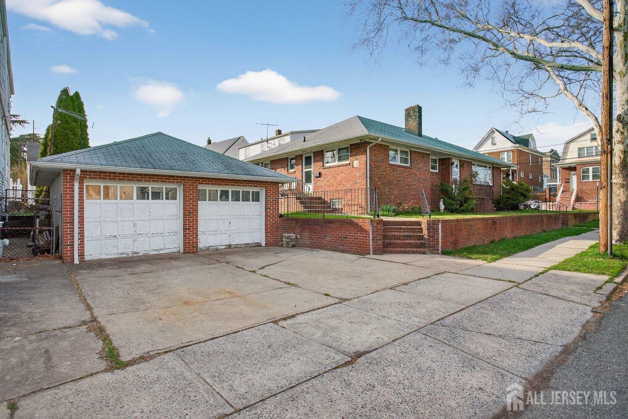 595 Jacques St, Perth Amboy, NJ 08861 photo