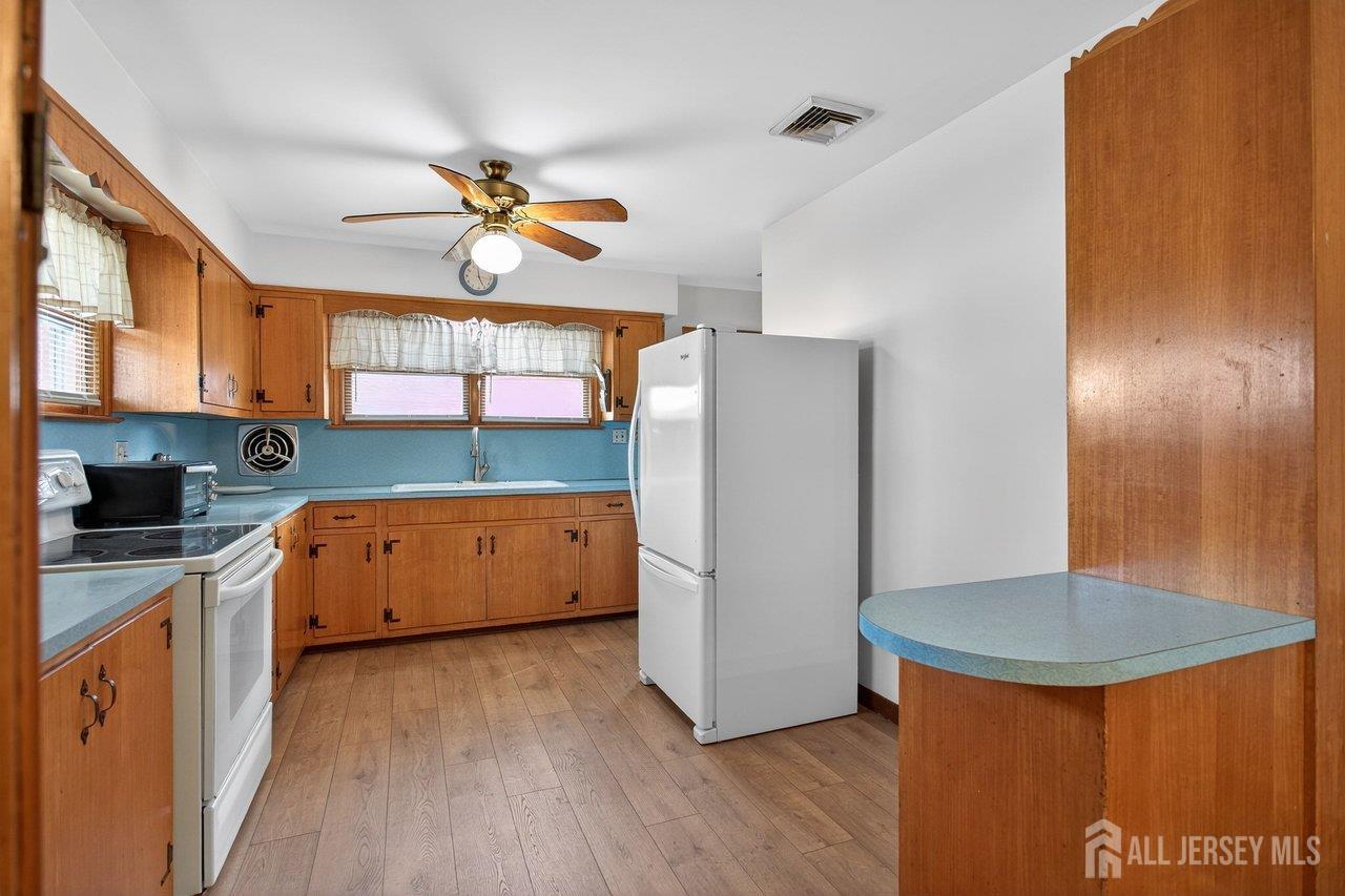 595 Jacques St, Perth Amboy, NJ 08861 photo