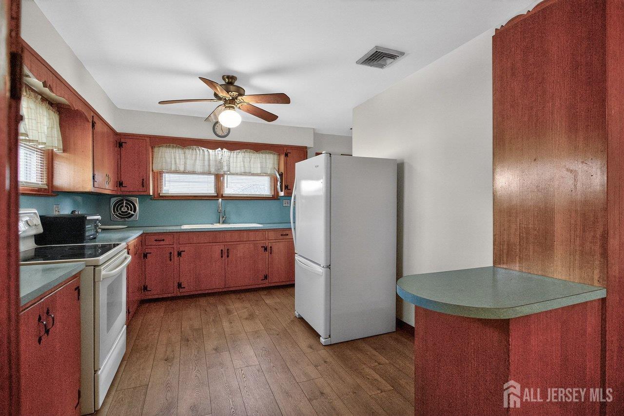 595 Jacques St, Perth Amboy, NJ 08861 photo