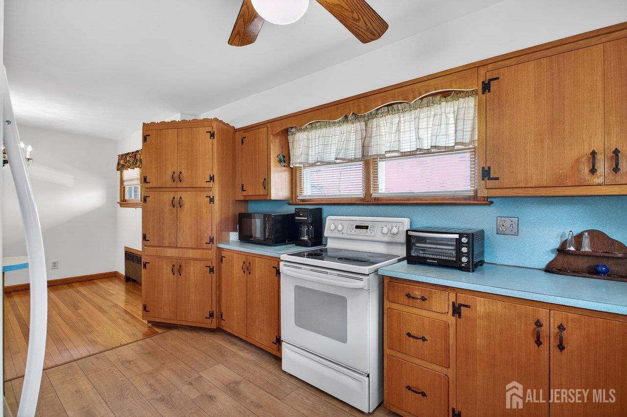 595 Jacques St, Perth Amboy, NJ 08861 photo