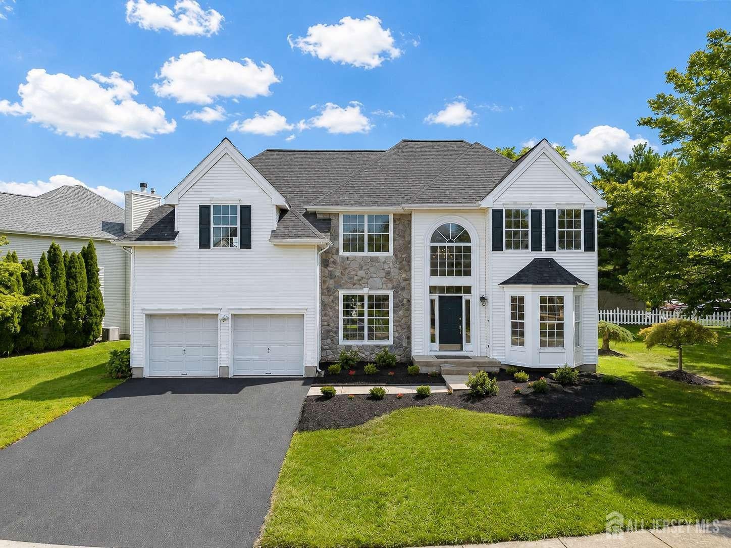 4 Sequoia Dr, North Brunswick, NJ 08810