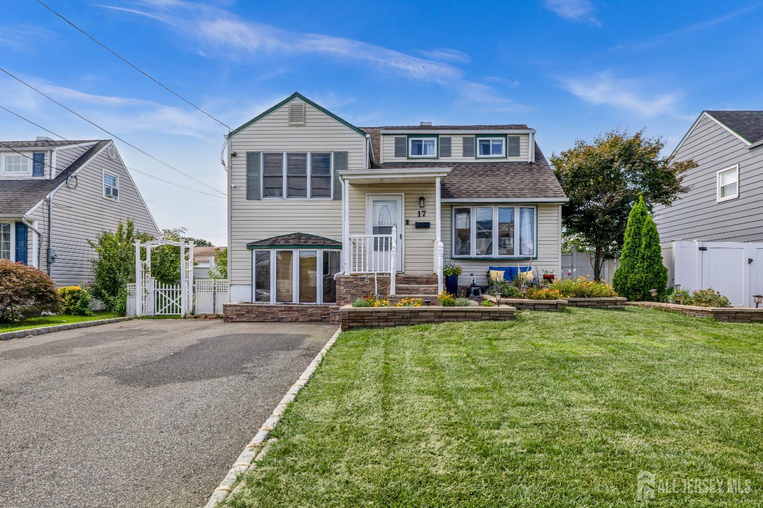 17 Carter Pl, Sayreville, NJ 08859