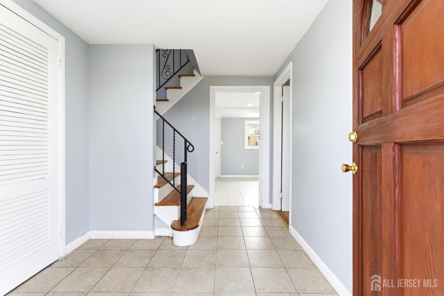 29 Swarthmore Dr, Carteret, NJ 07008 photo