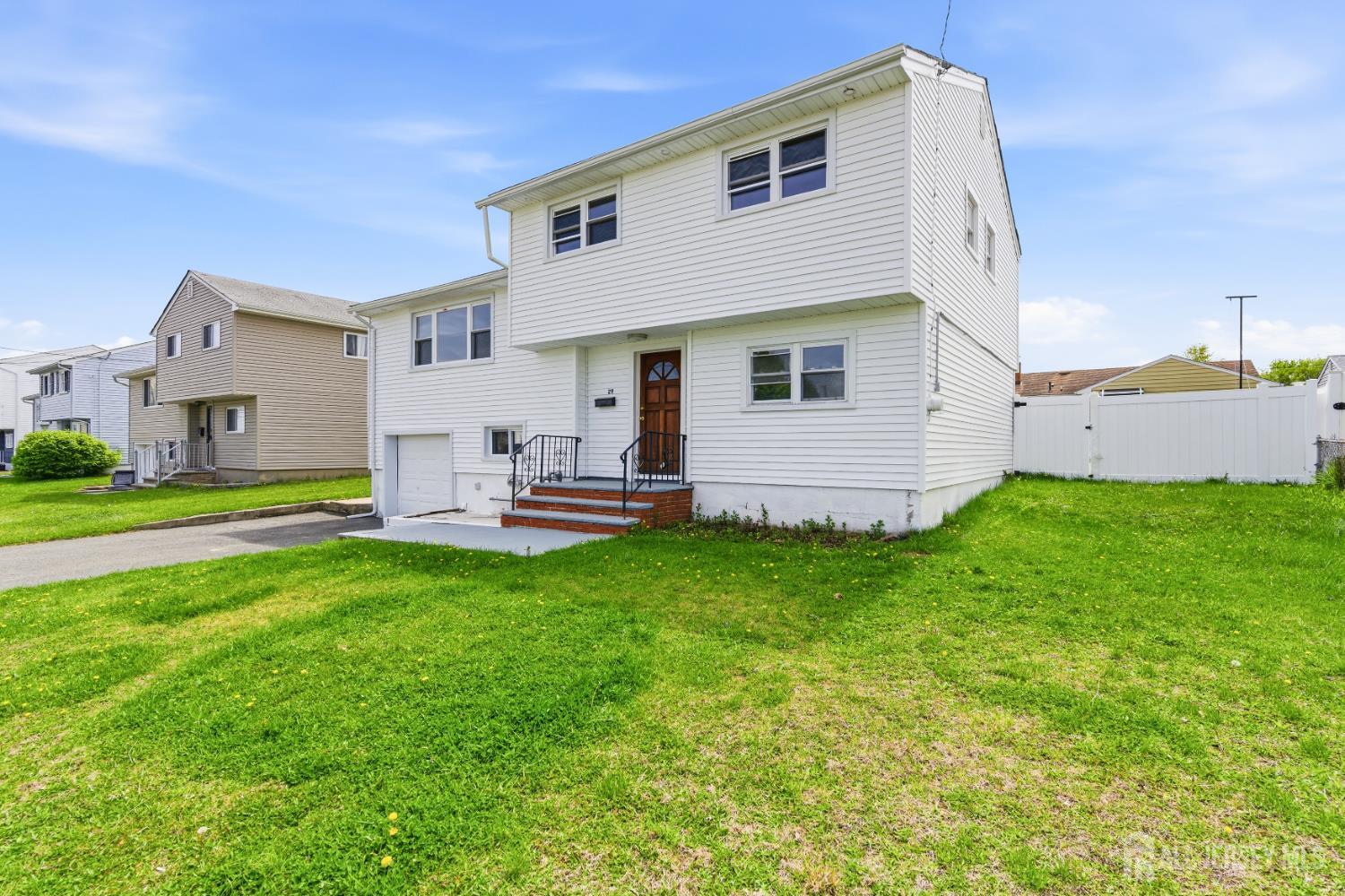 29 Swarthmore Dr, Carteret, NJ 07008 photo