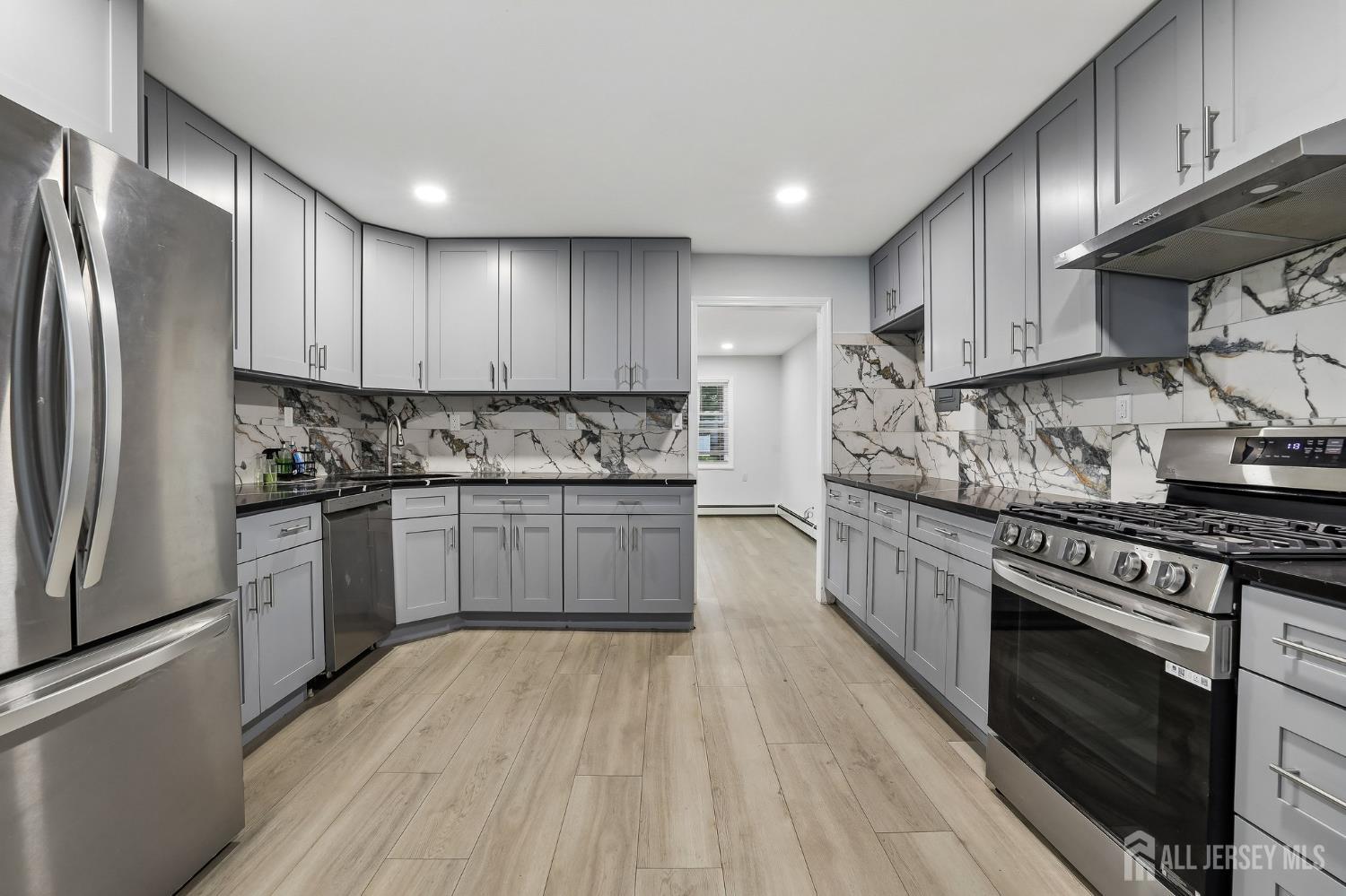 89 Home Park Ave, Iselin, NJ 08830 photo