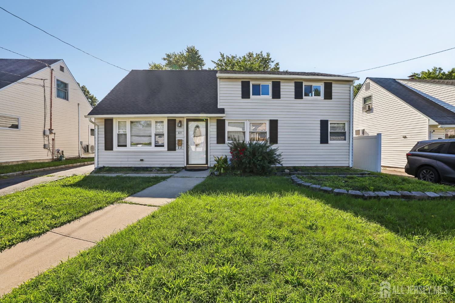 89 Home Park Ave, Iselin, NJ 08830