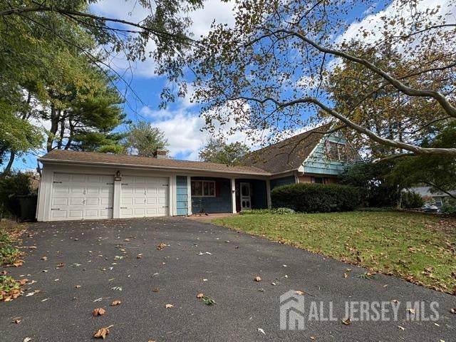 14 Stratford Dr, Old Bridge, NJ 08857