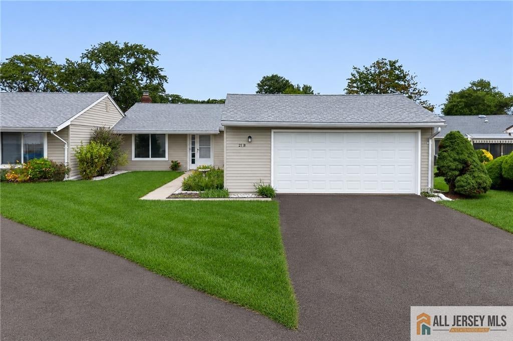 21 Celtis Plz, Monroe, NJ 08831