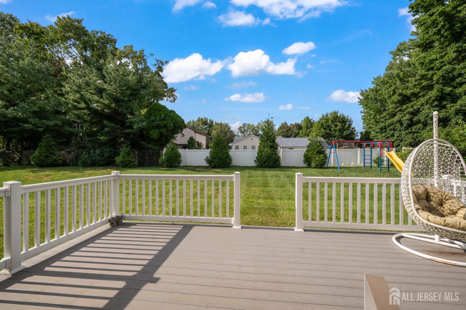5 Devoes Ln, East Brunswick, NJ 08816 photo