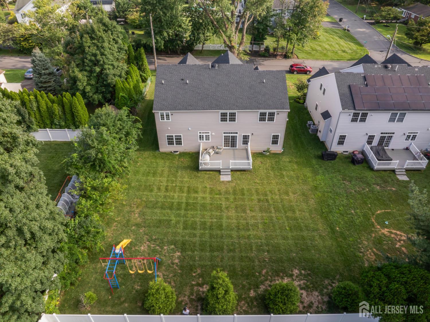 5 Devoes Ln, East Brunswick, NJ 08816 photo