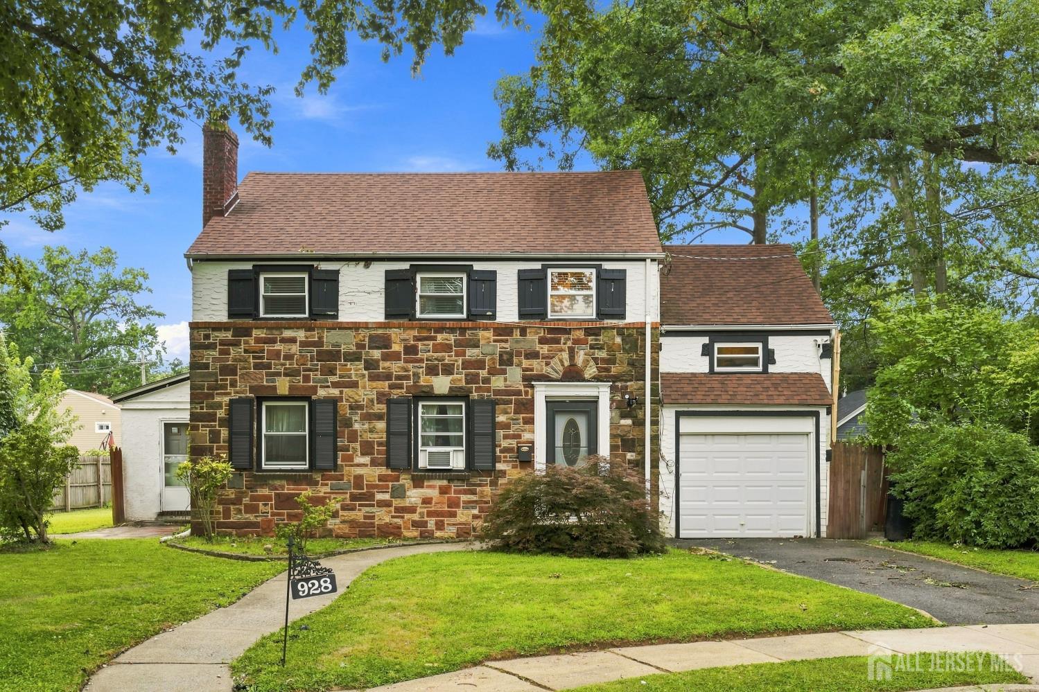 928 Beechwood Ct, Plainfield, NJ 07060
