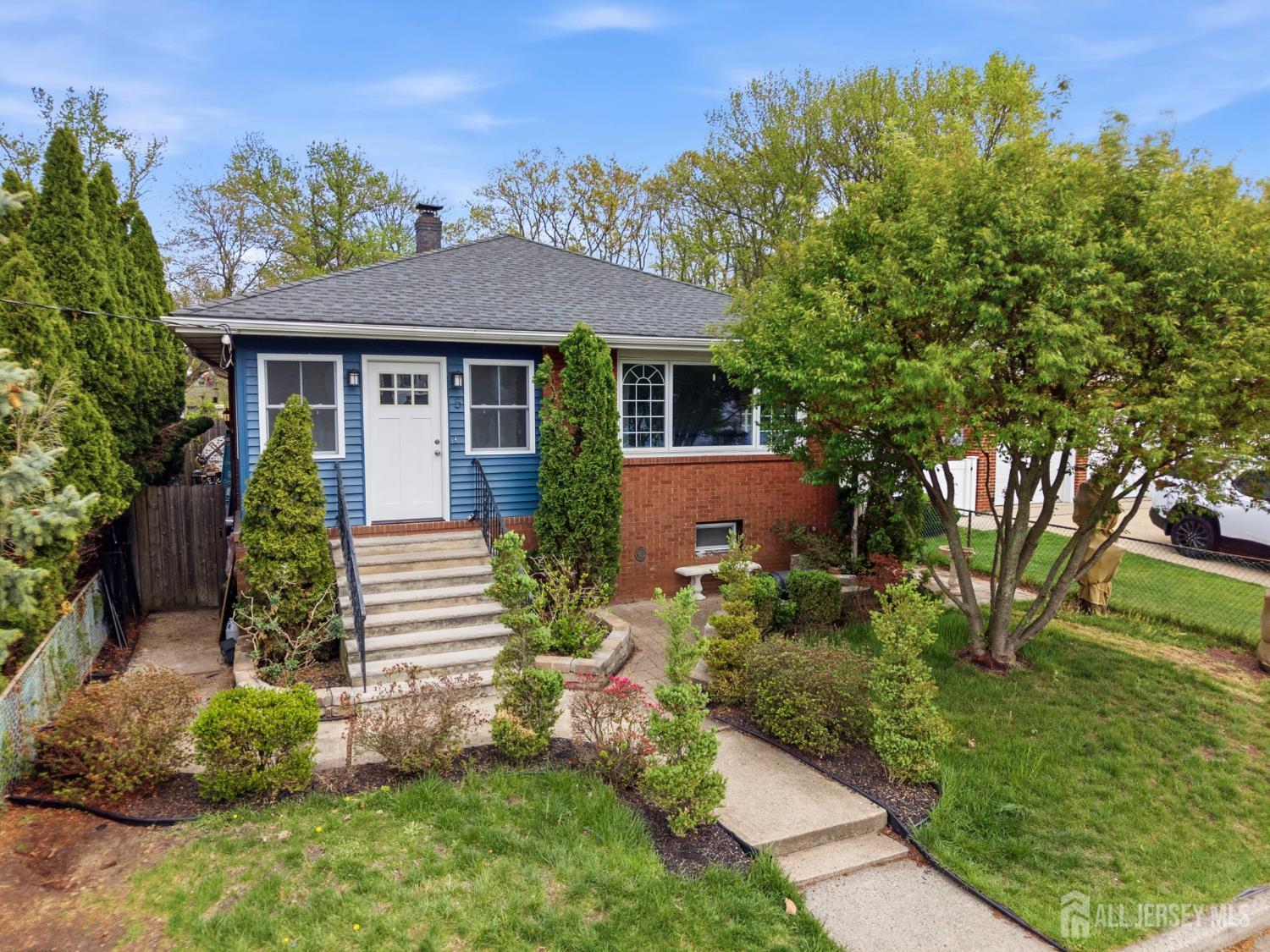 5 Rhode St, Sayreville, NJ 08827