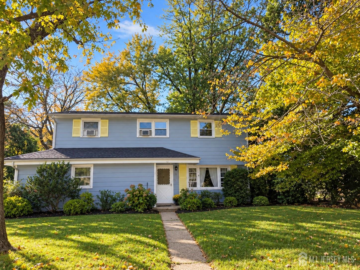 2 Racoon Dr, Hazlet, NJ 07730