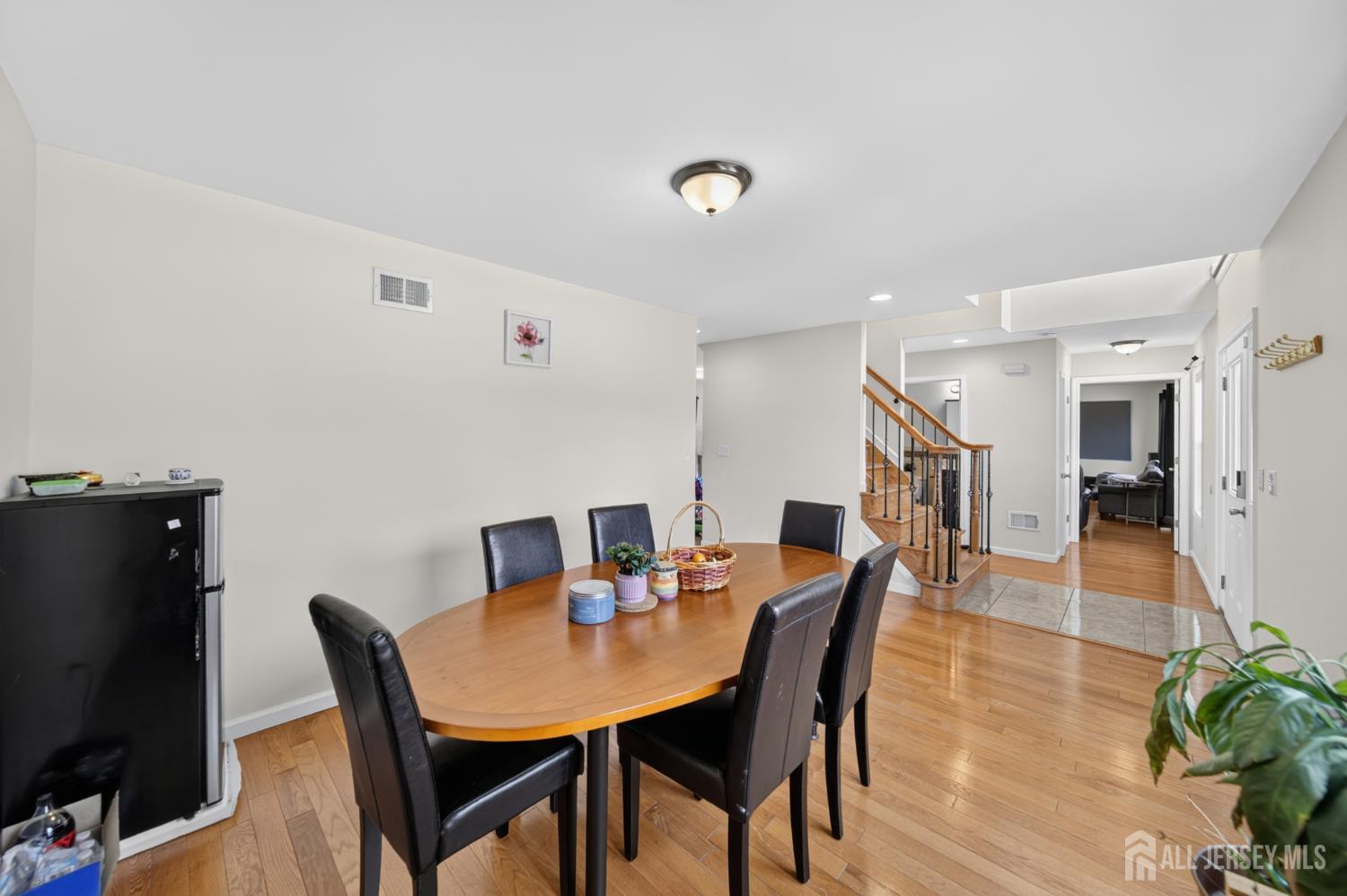 9 Skitka Ave, Carteret, NJ 07008 photo