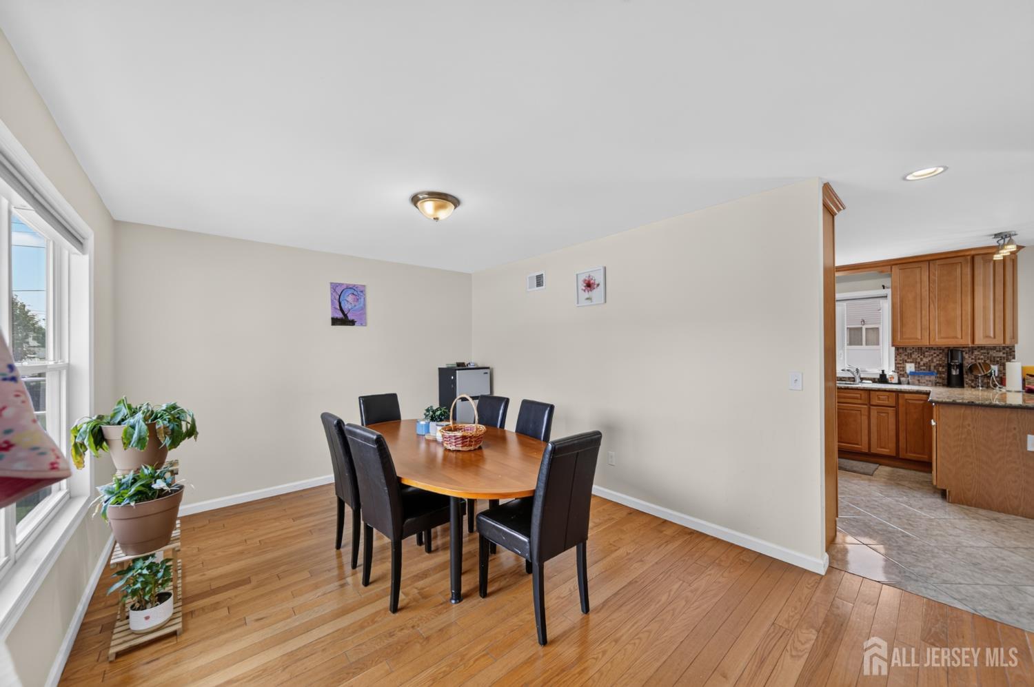 9 Skitka Ave, Carteret, NJ 07008 photo