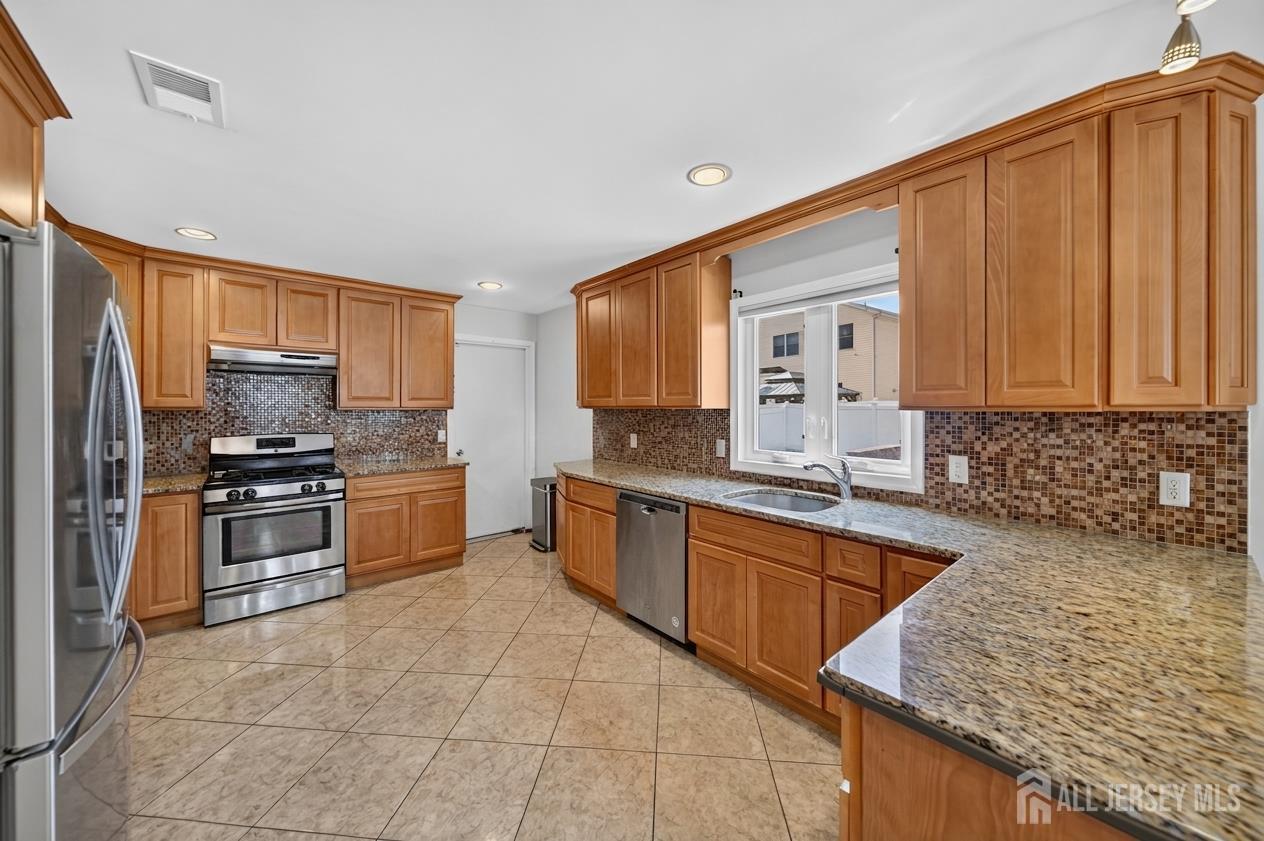 9 Skitka Ave, Carteret, NJ 07008 photo