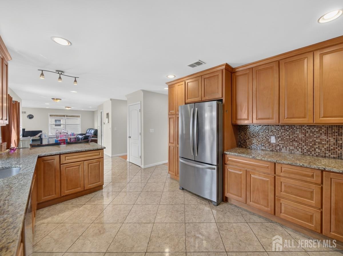 9 Skitka Ave, Carteret, NJ 07008 photo