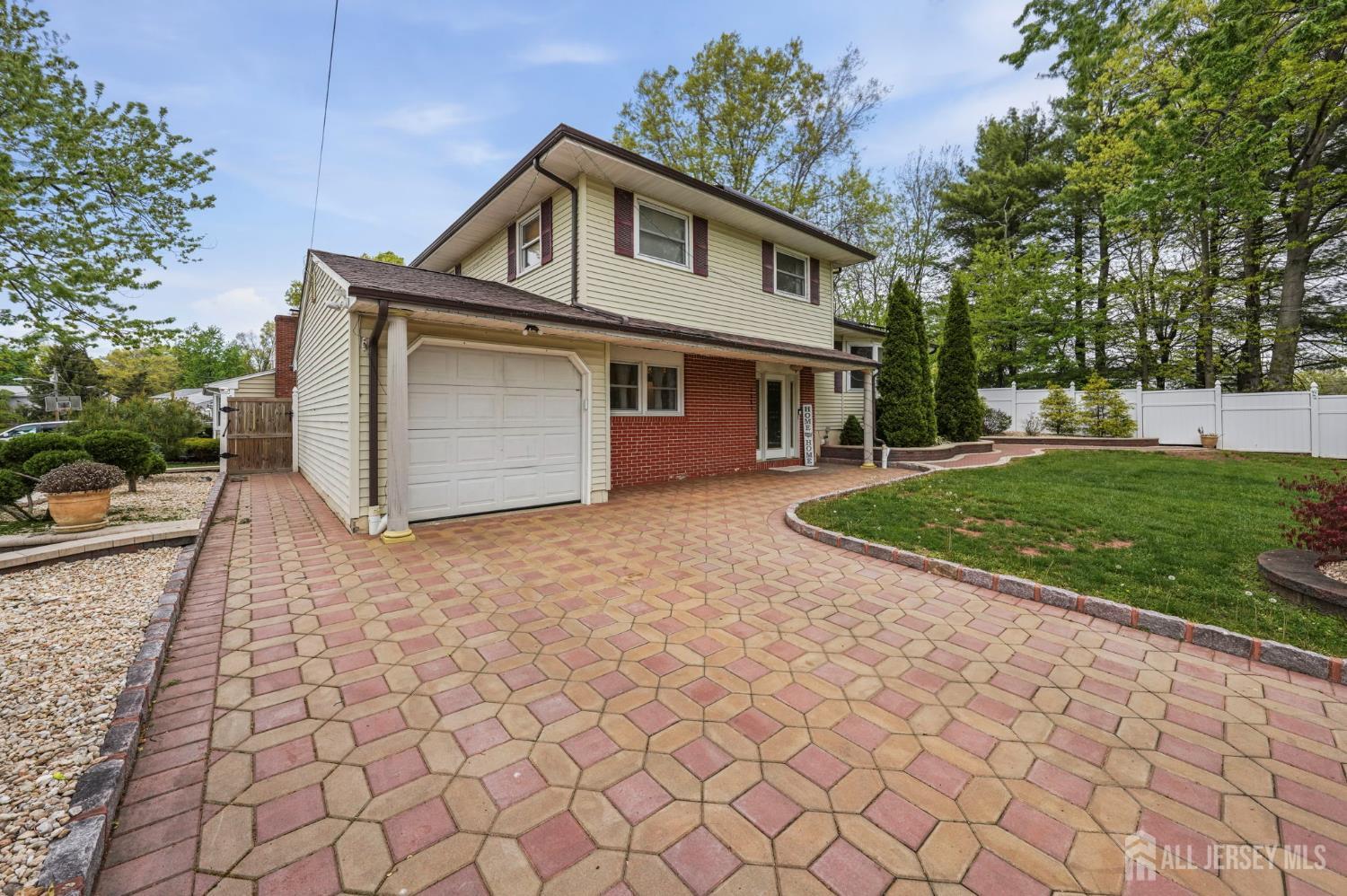 1351 Suwanee Dr, North Brunswick, NJ 08902 photo