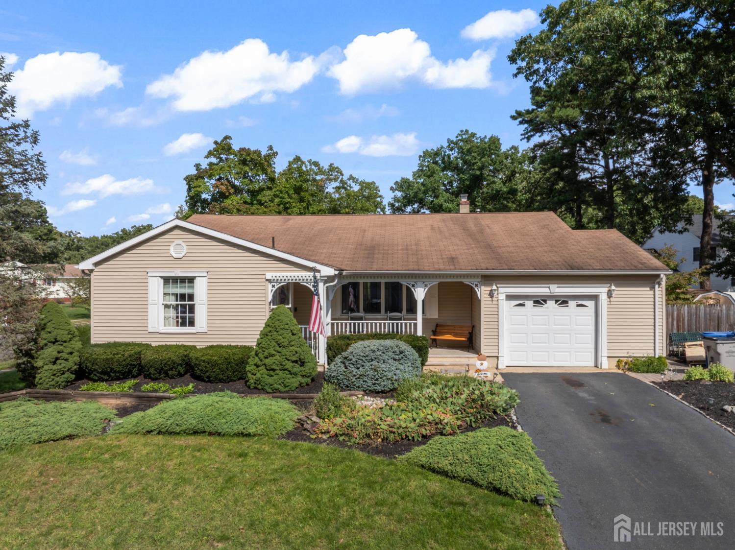 7 Rosewood Ln, Monroe, NJ 08831