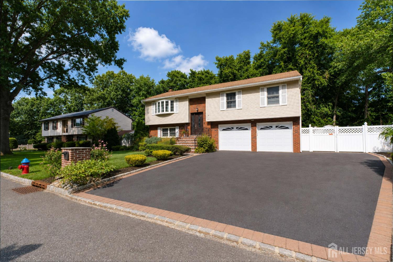 22 Sherwood Ln, Old Bridge, NJ 08857