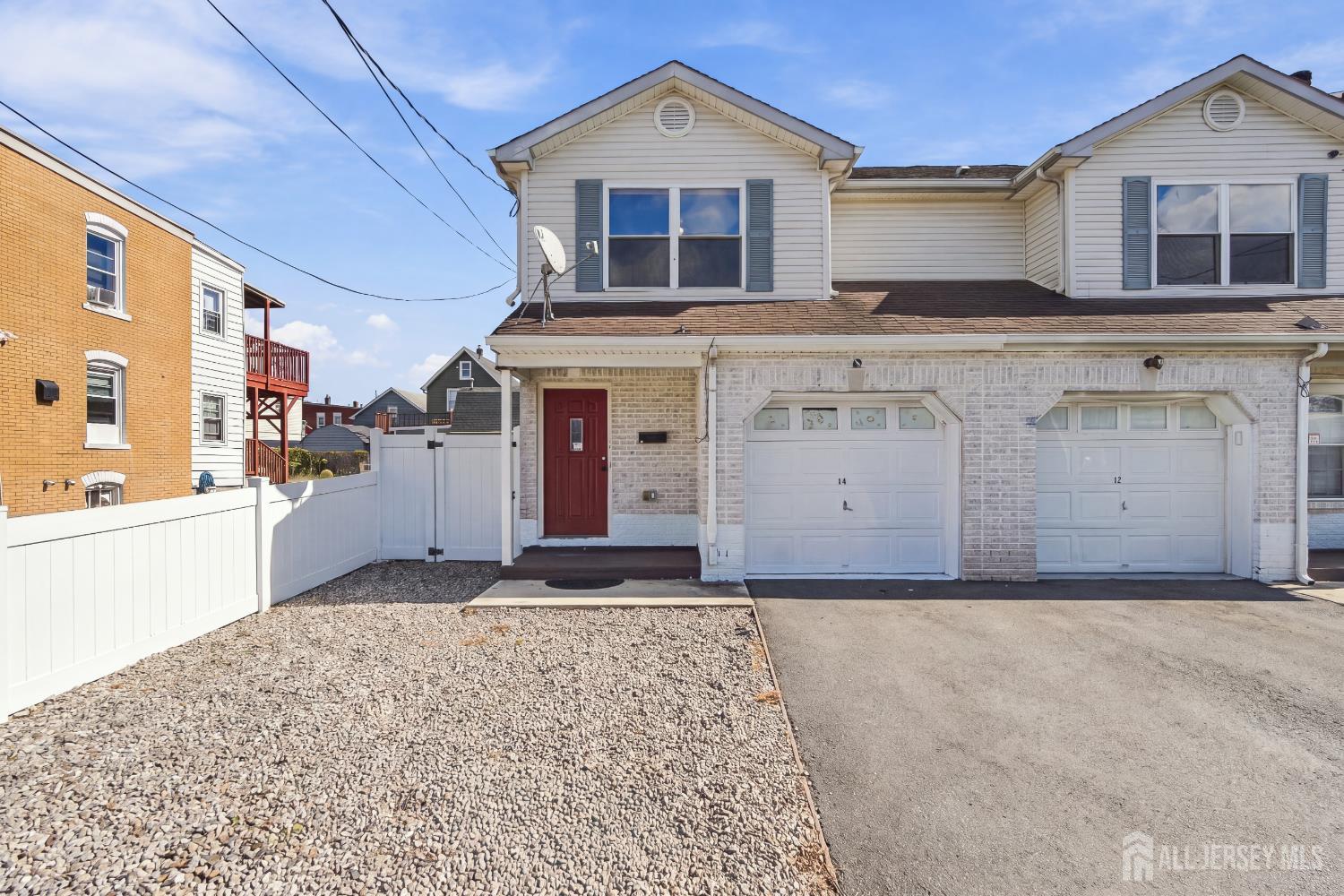 14 Somerset St, Carteret, NJ 07008