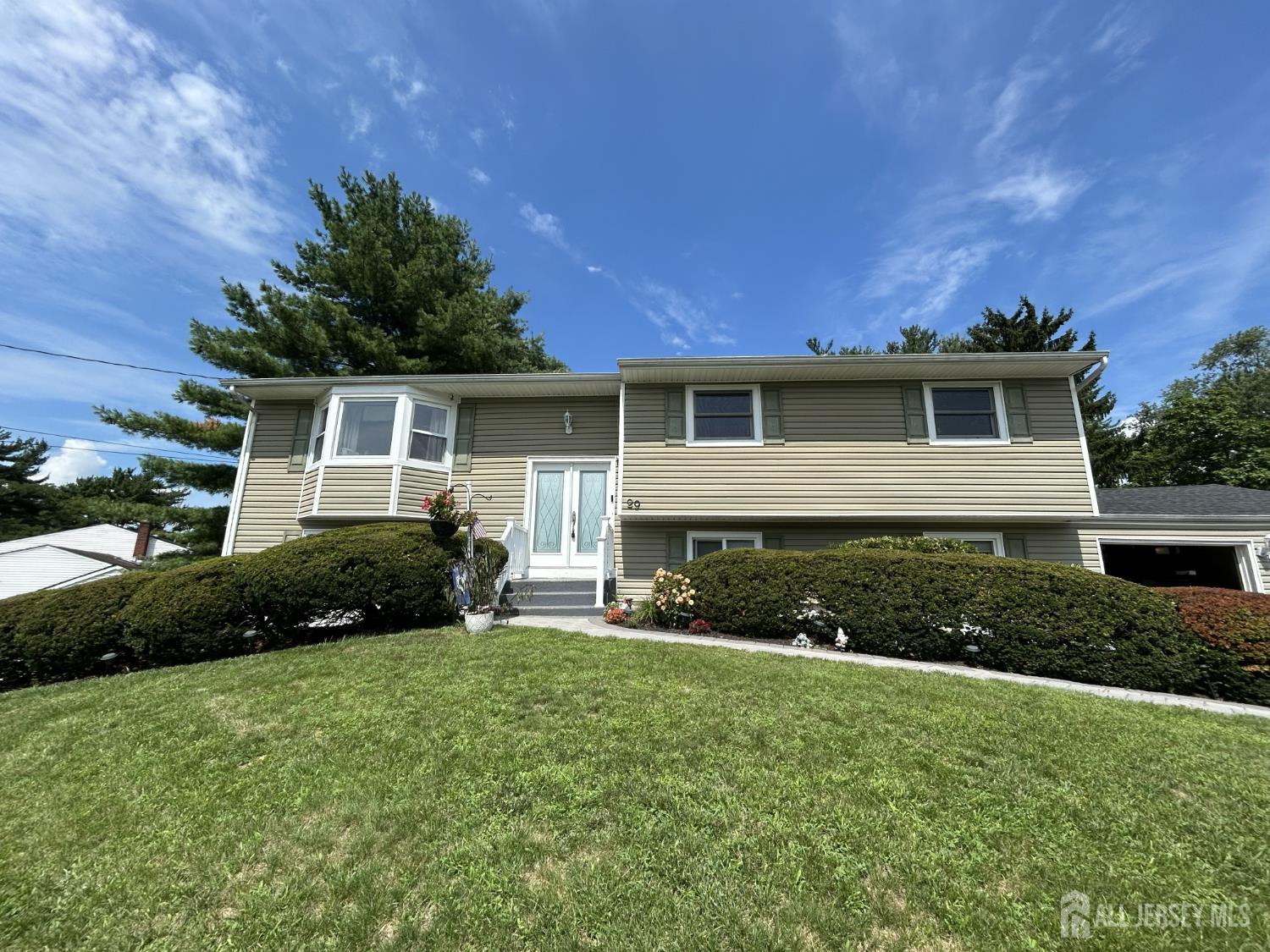 29 Tompkins Rd, East Brunswick, NJ 08816