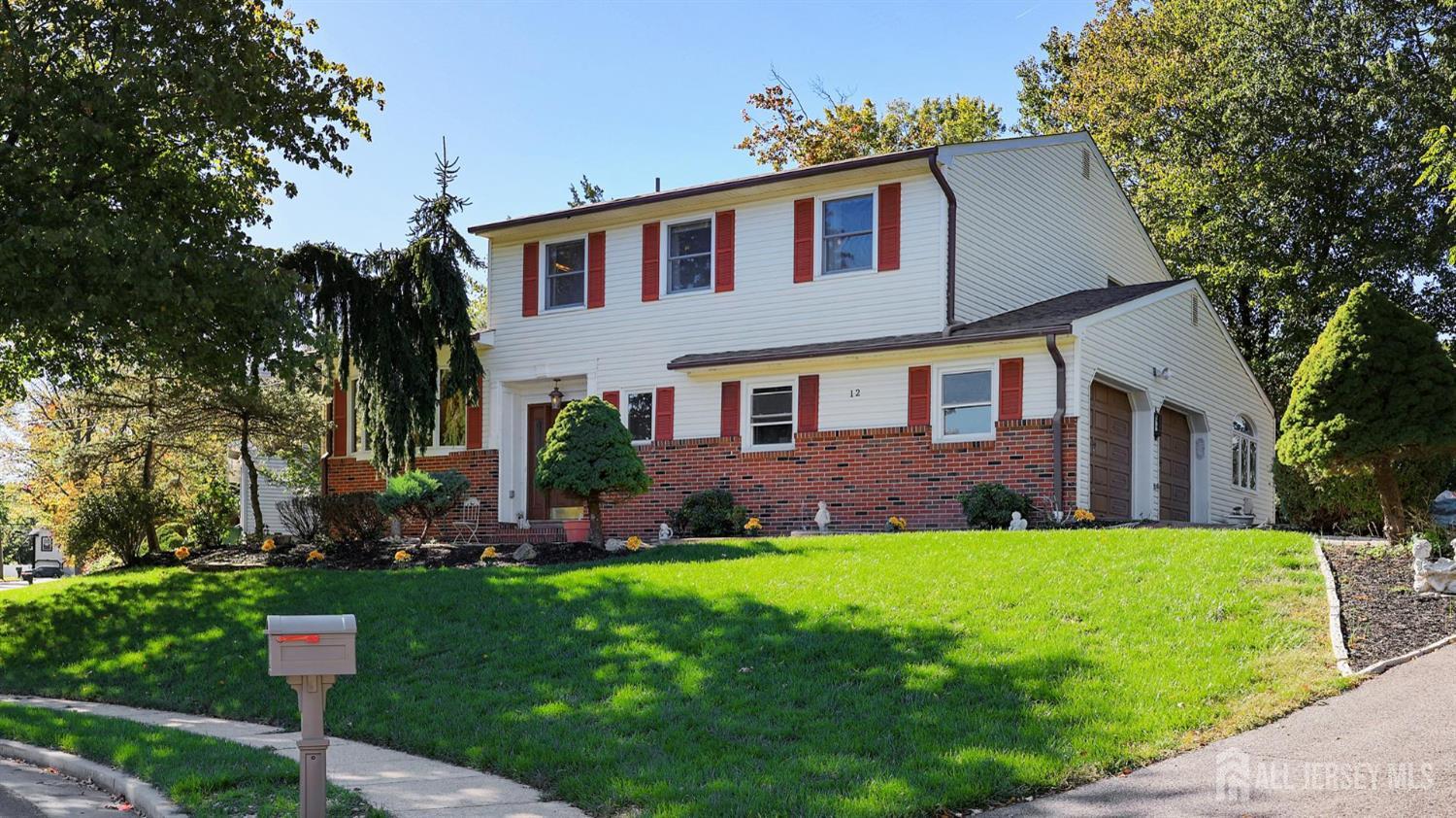 12 Nightingale St, Edison, NJ 08820