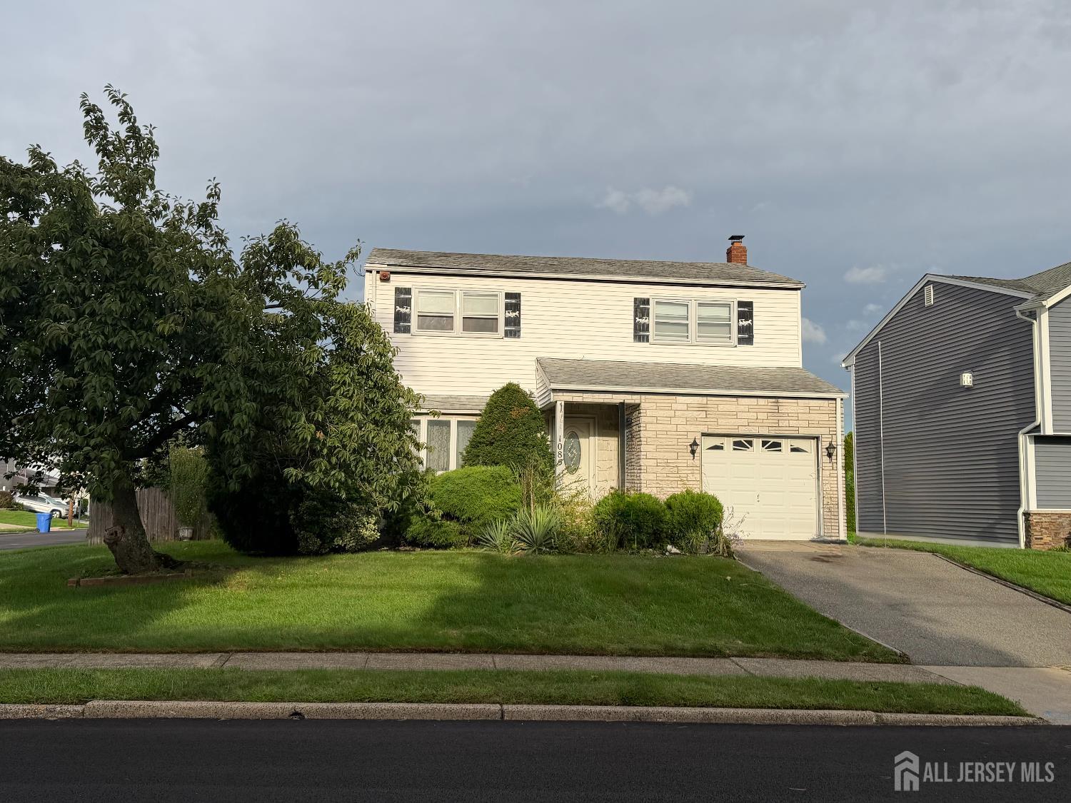1085 Andrews Dr, Perth Amboy, NJ 08861