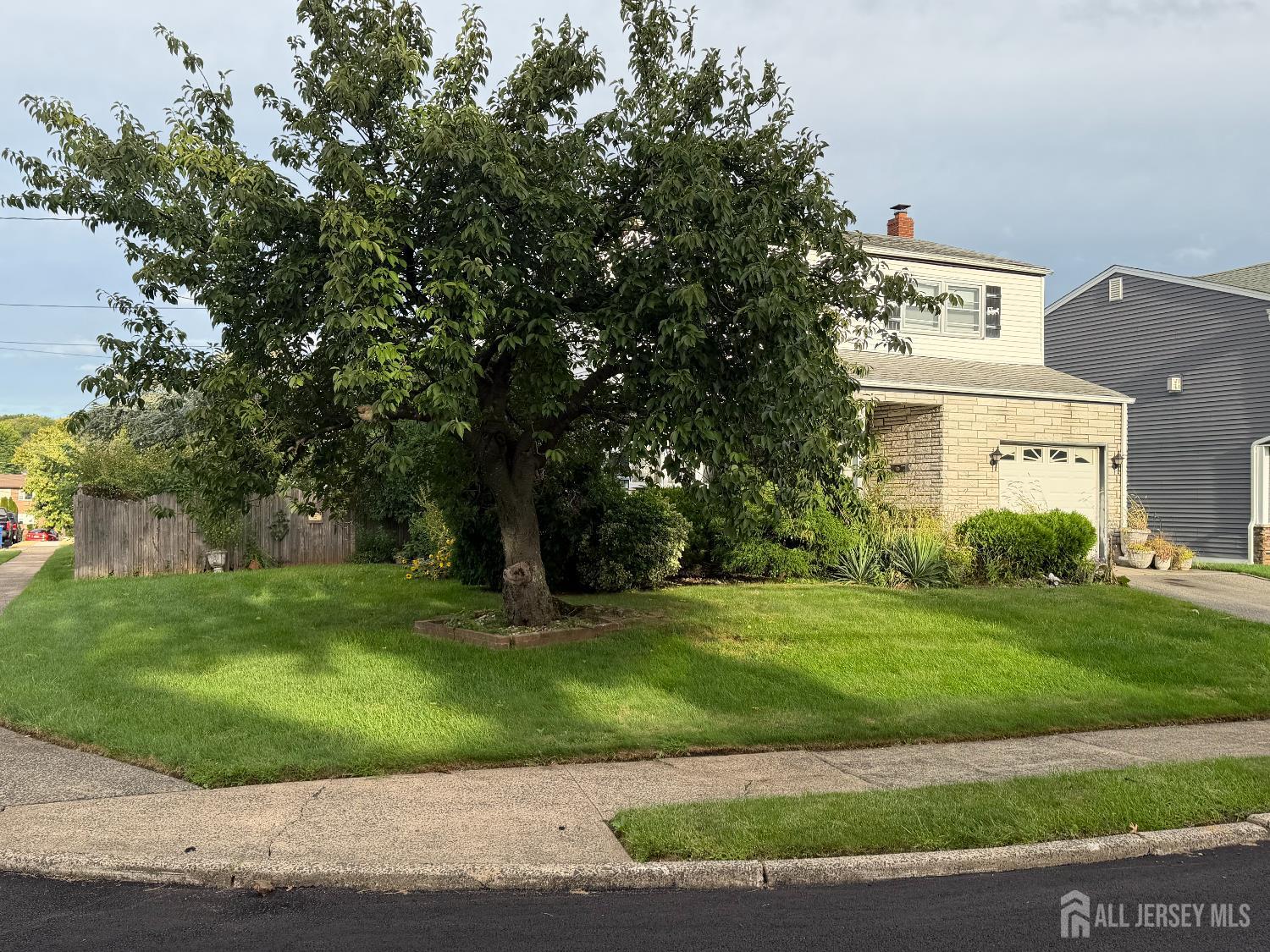 1085 Andrews Dr, Perth Amboy, NJ 08861 photo