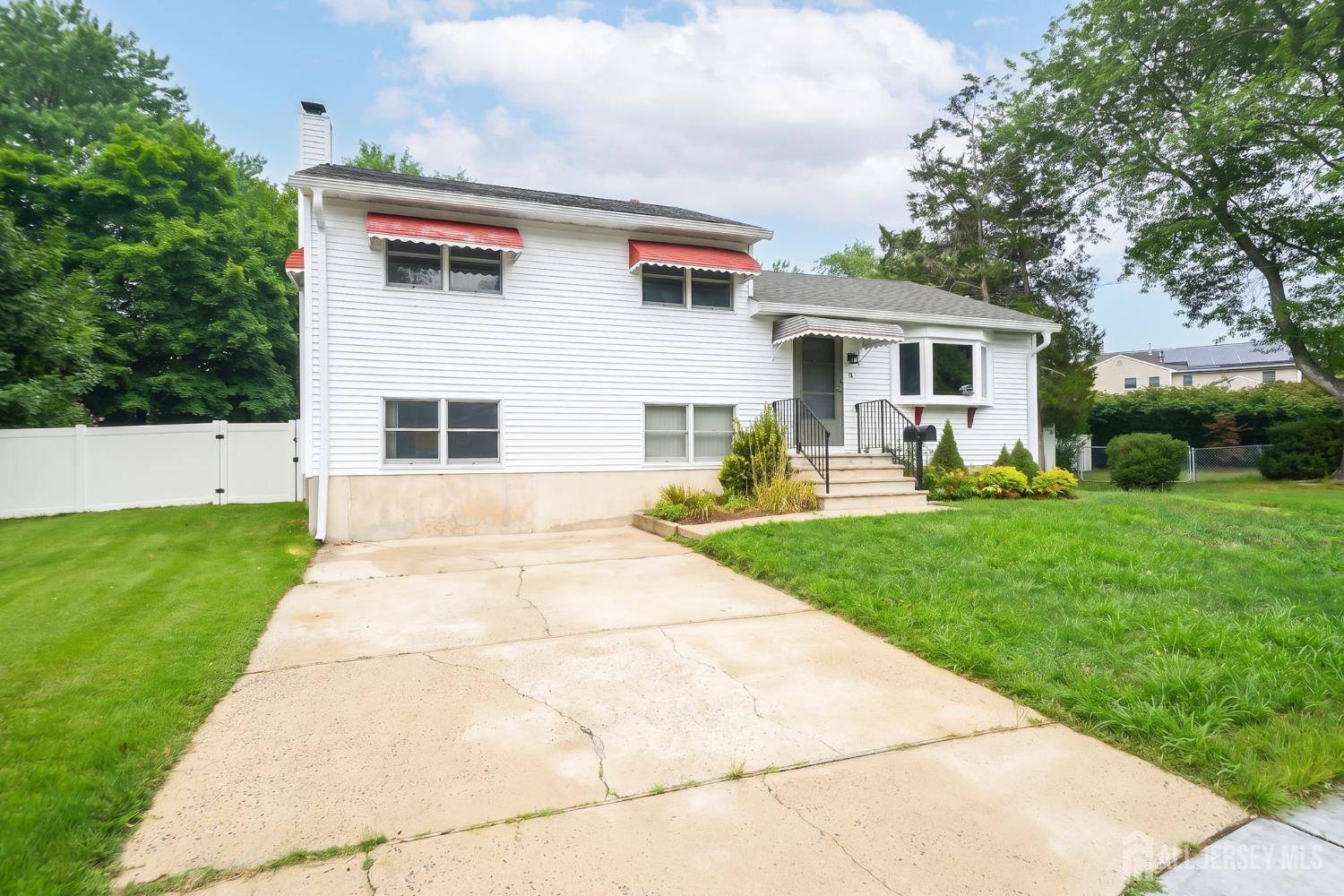 12 Gover Ct, Spotswood, NJ 08884 photo