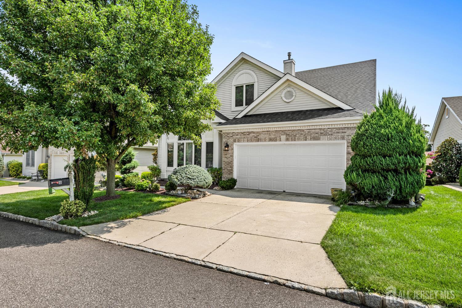 8 Sherwood Dr, Monroe, NJ 08831
