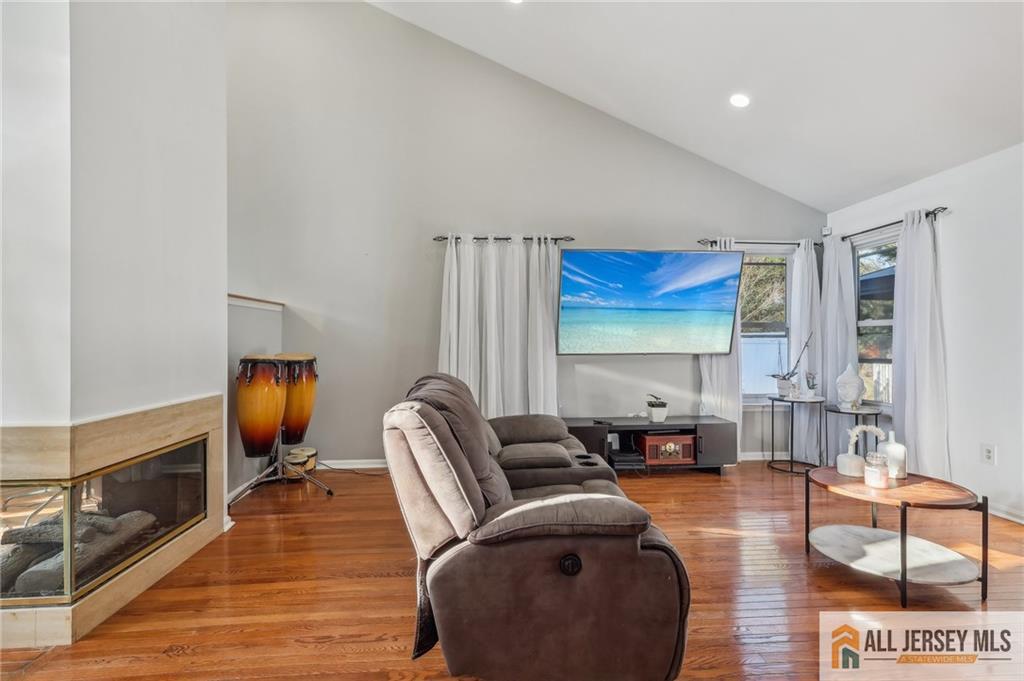 321 Snowgoose Ln, Harrison, NJ 08062 photo
