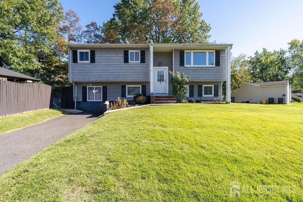 5 Stanley Rd, East Brunswick, NJ 08816
