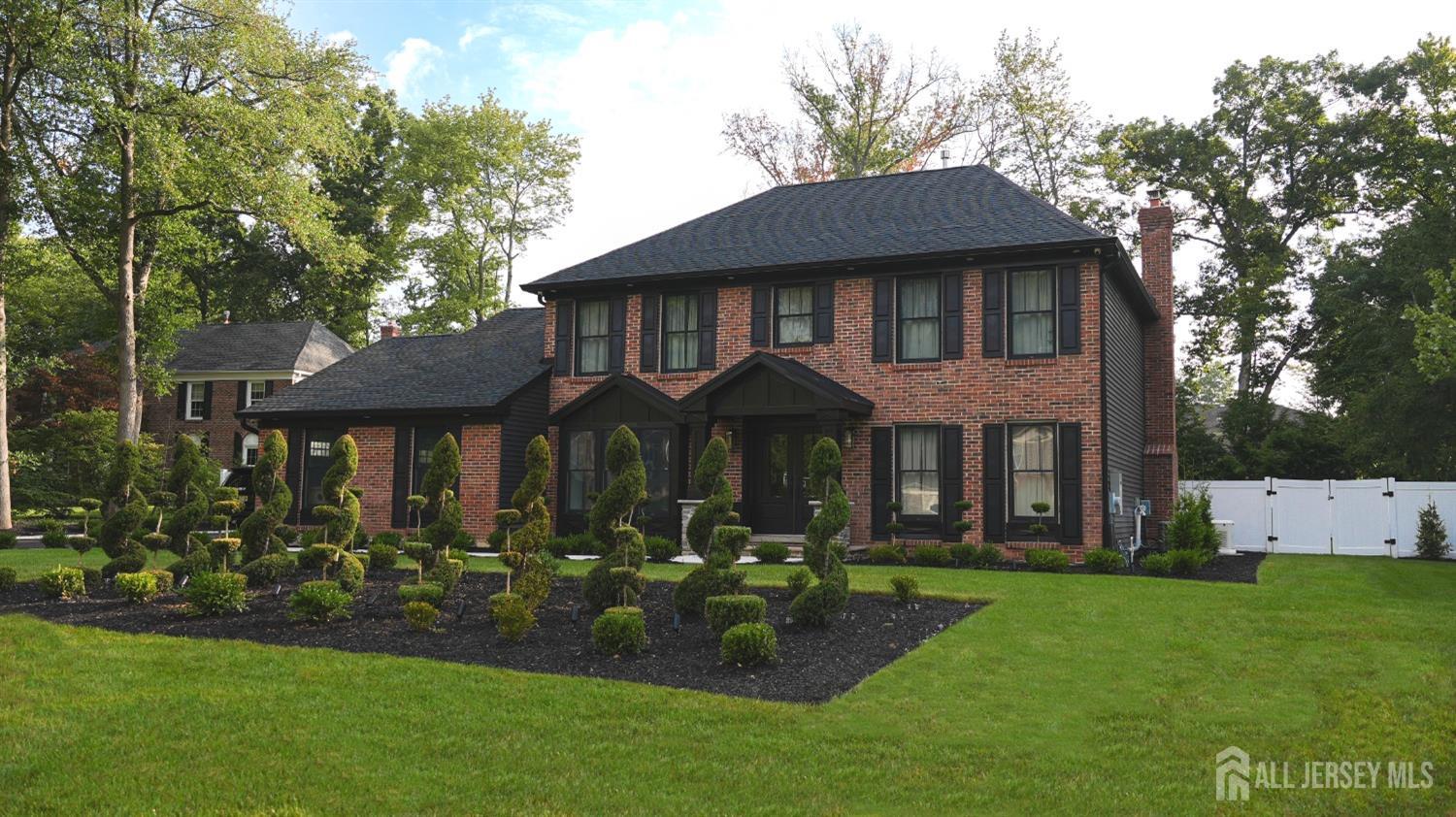 9 Wood Lake Ct, North Brunswick, NJ 08902