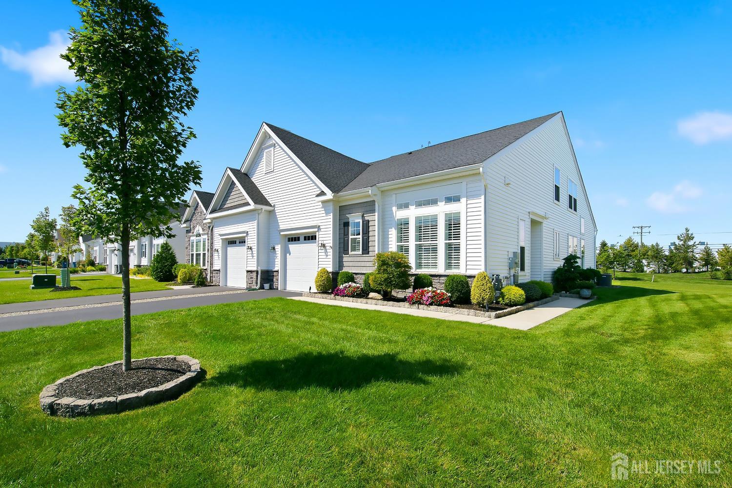 83 Starlight Dr, Monroe, NJ 08831