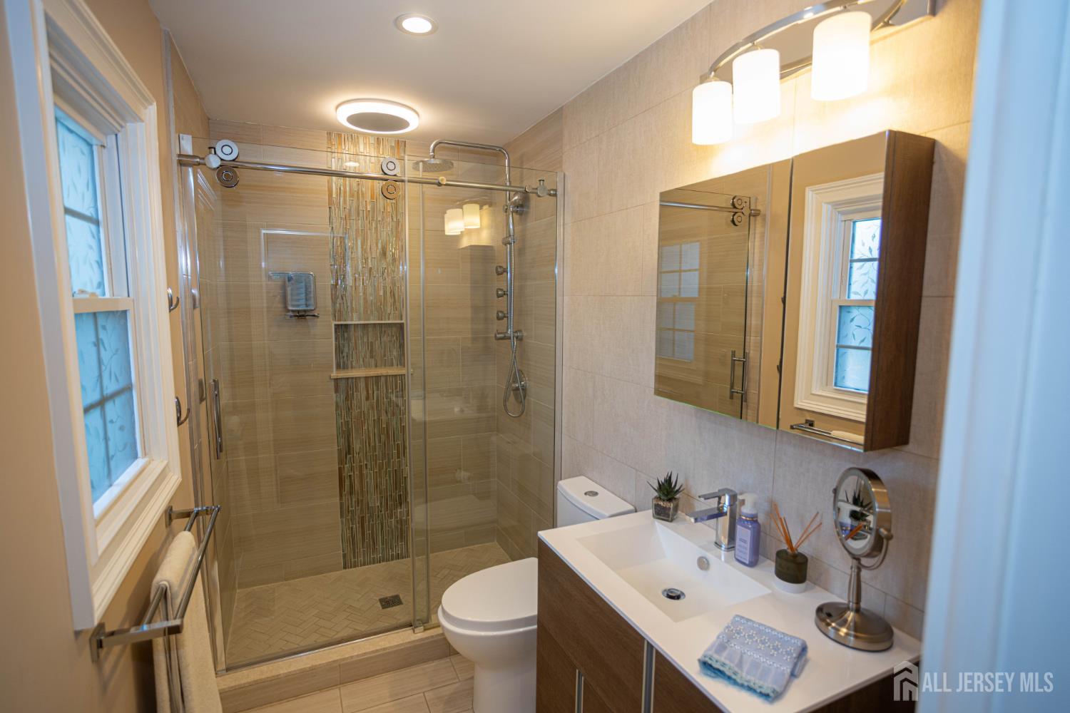 113 Woodmere Dr, Sayreville, NJ 08859 photo