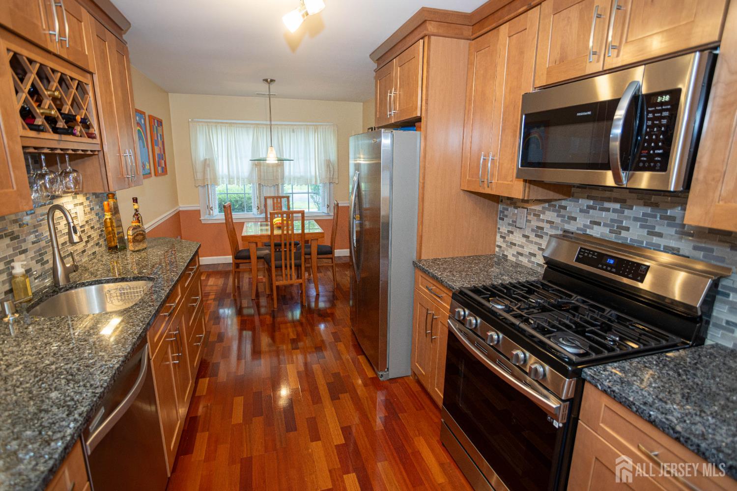 113 Woodmere Dr, Sayreville, NJ 08859 photo