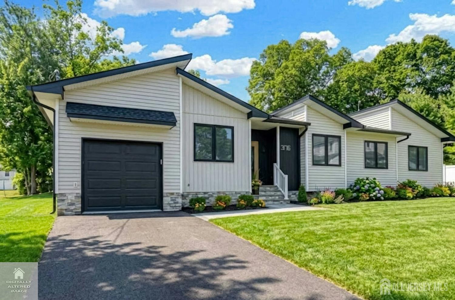 376 Division St, Sayreville, NJ 08879