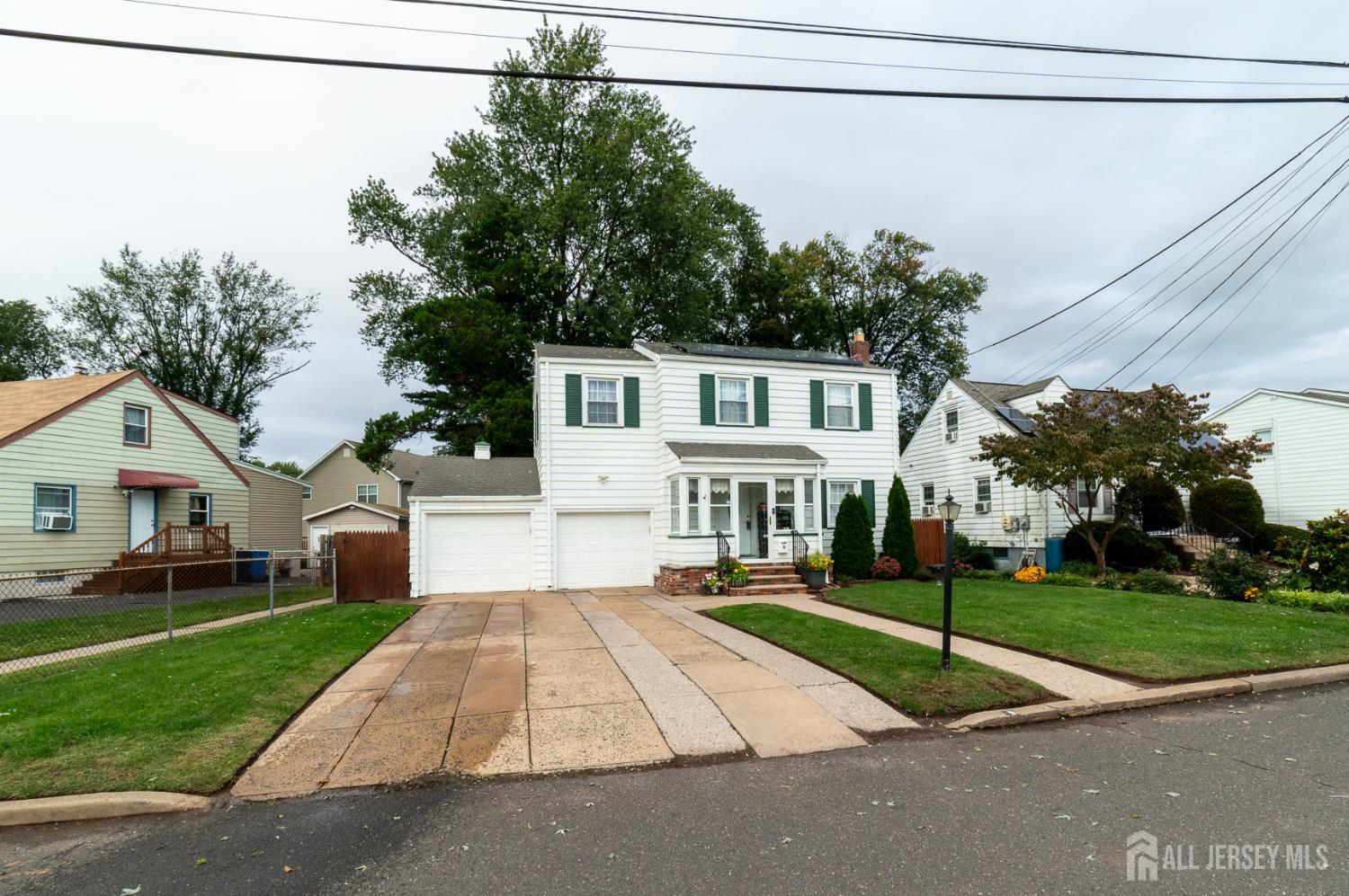 9 Mcauliffe Dr, North Brunswick, NJ 08902 photo