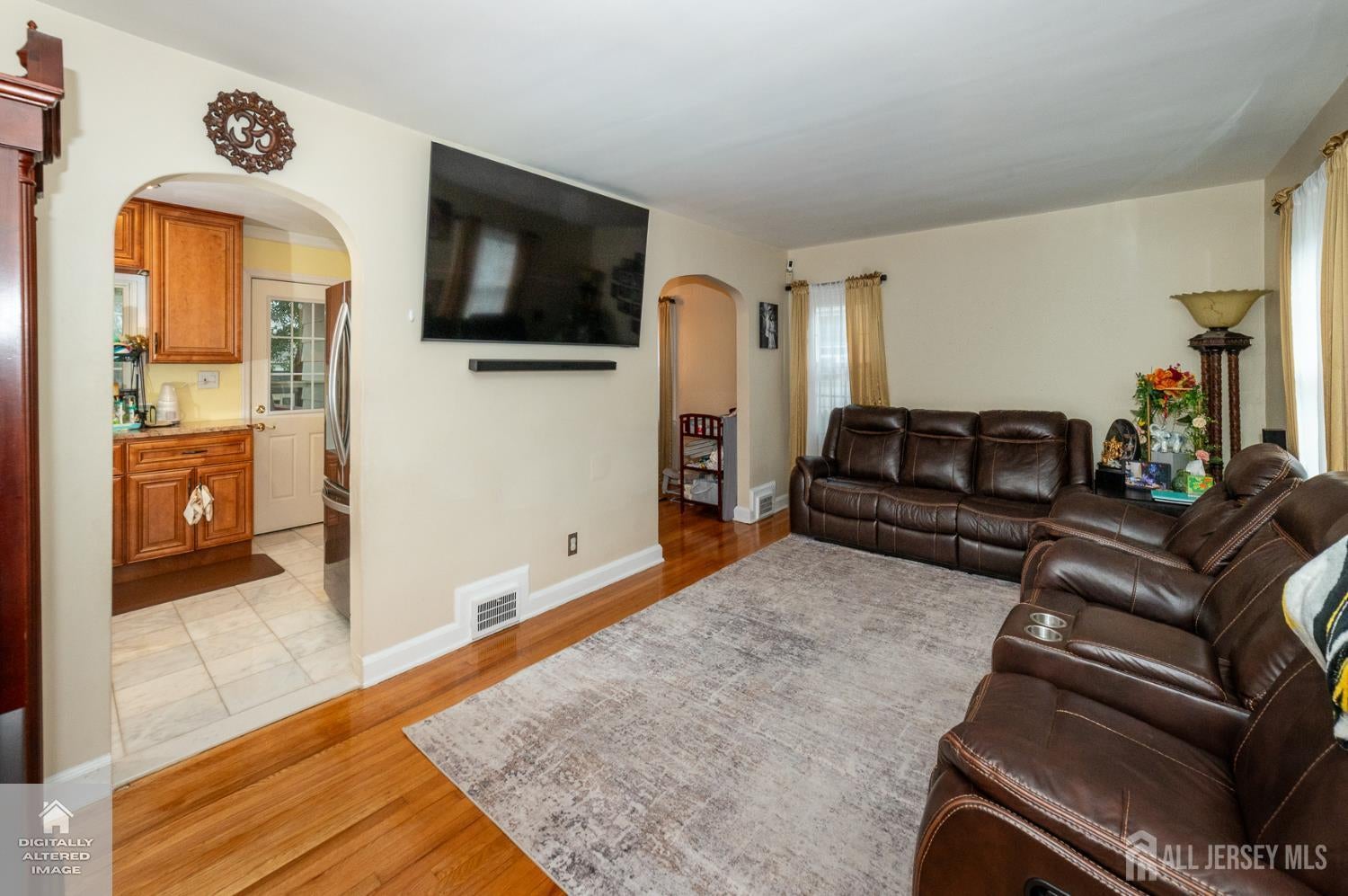 9 Mcauliffe Dr, North Brunswick, NJ 08902 photo