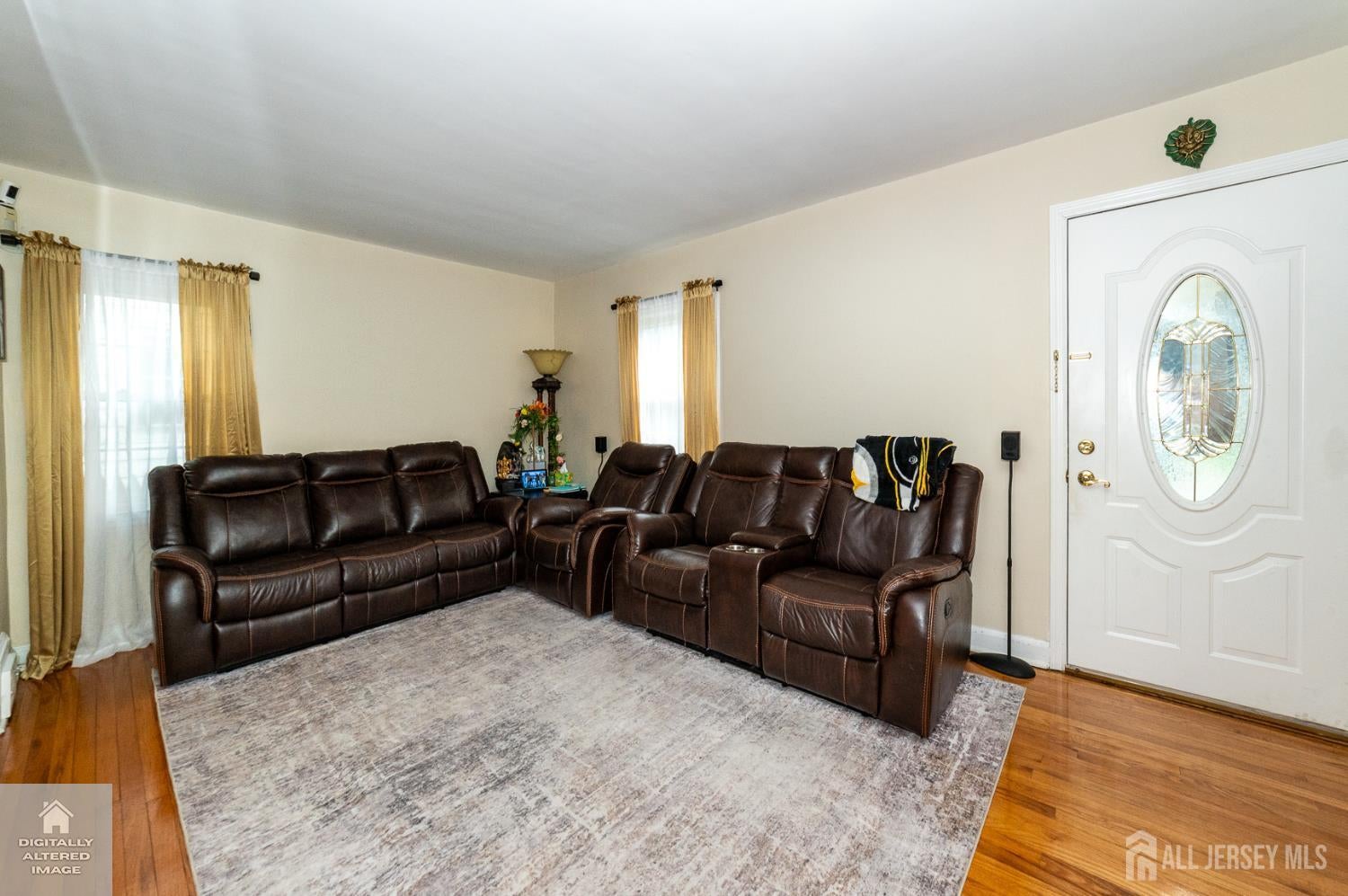 9 Mcauliffe Dr, North Brunswick, NJ 08902 photo