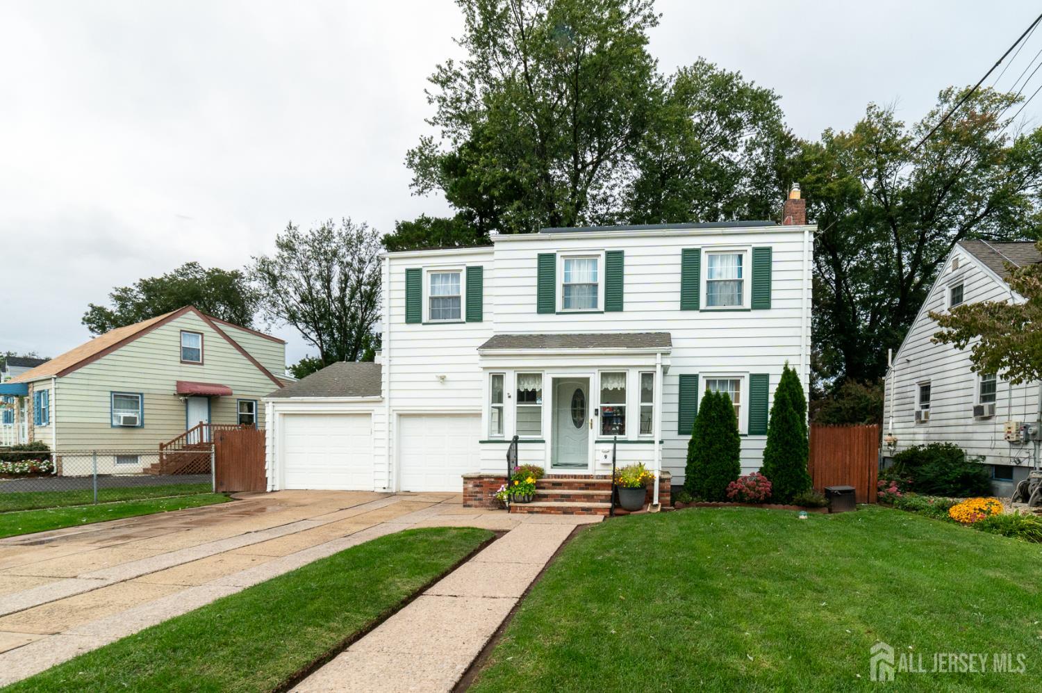 9 Mcauliffe Dr, North Brunswick, NJ 08902