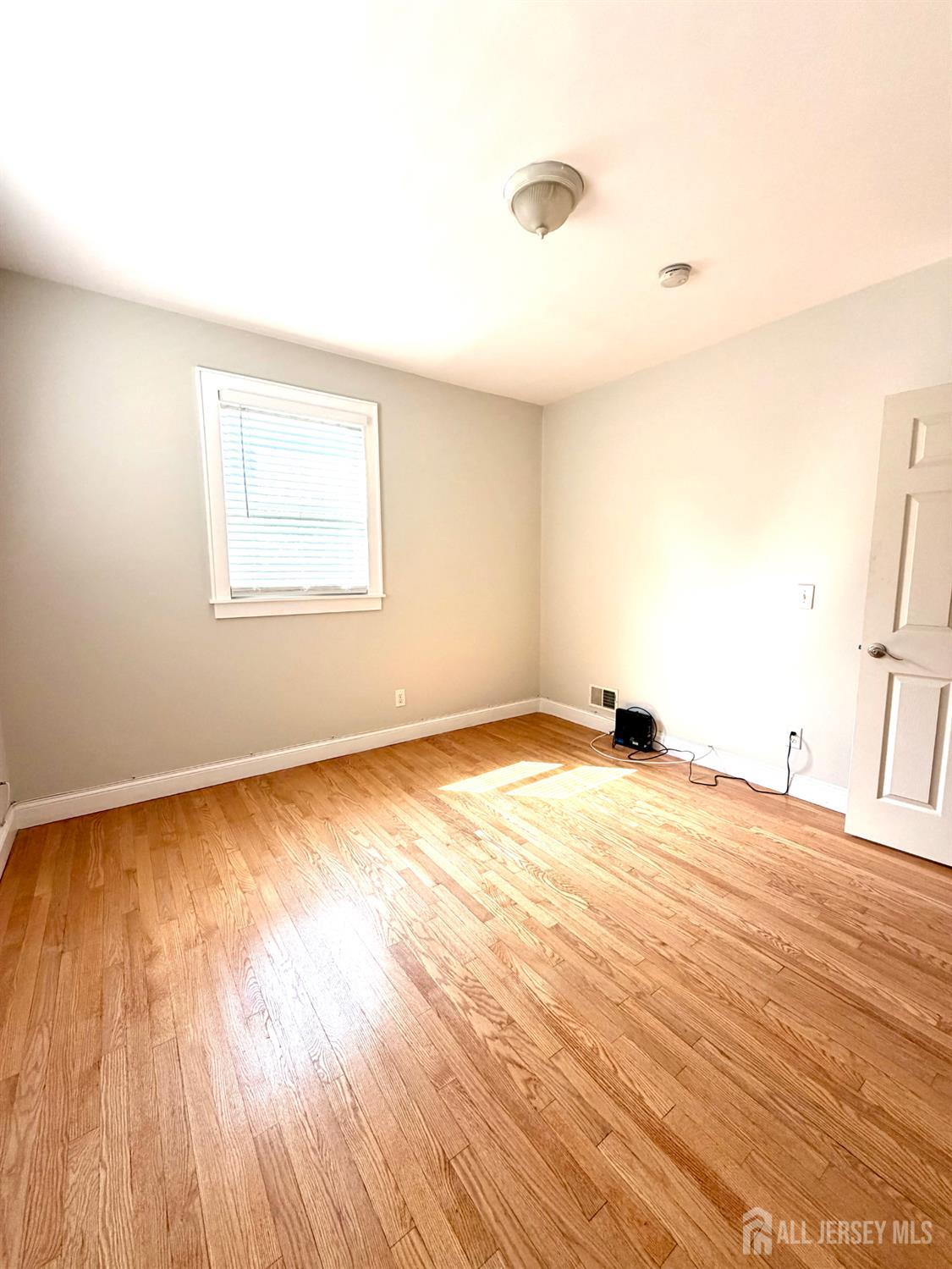 33 Livingston Ave, Avenel, NJ 07001 photo