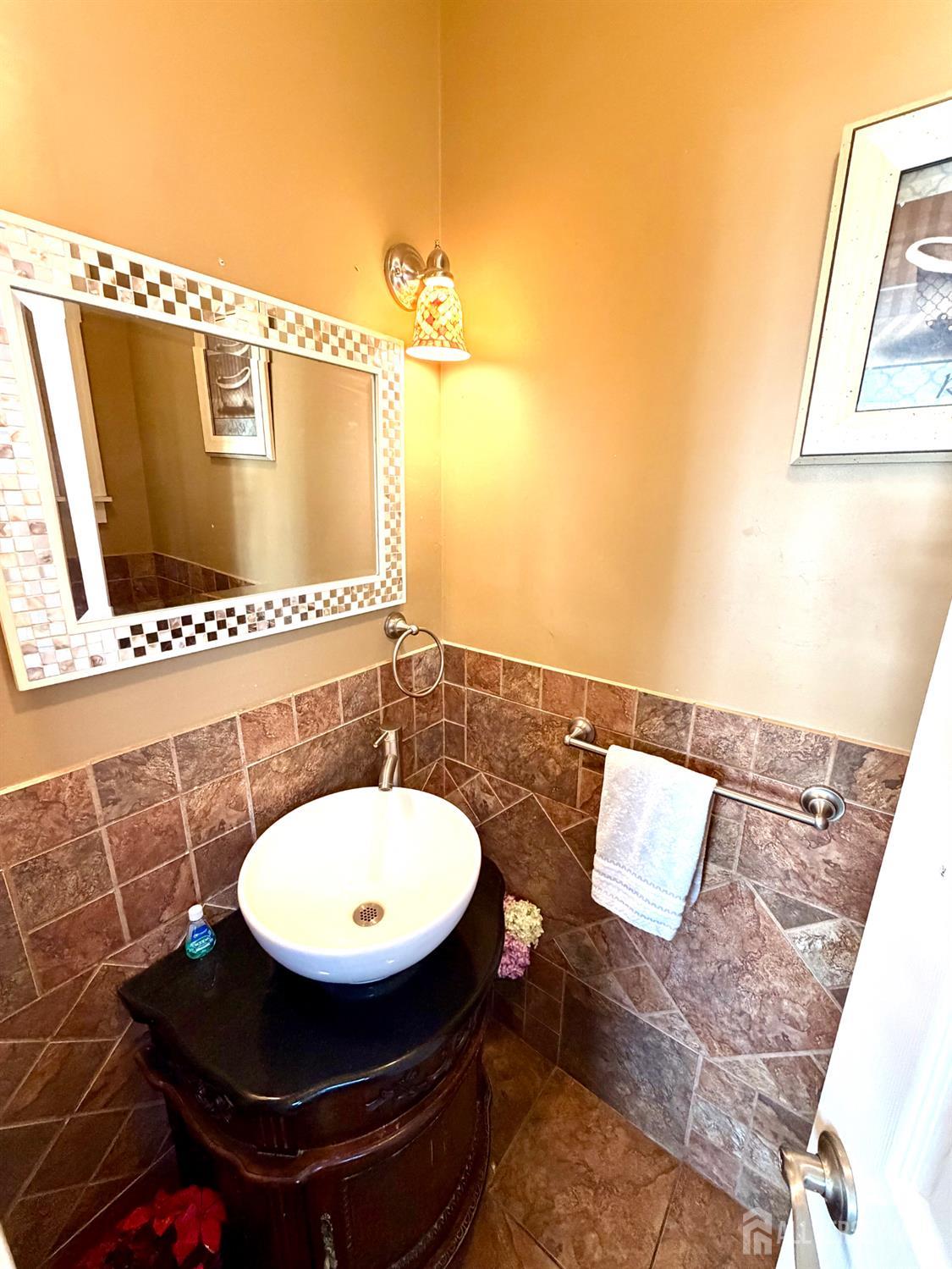 33 Livingston Ave, Avenel, NJ 07001 photo