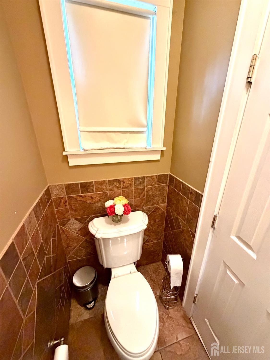 33 Livingston Ave, Avenel, NJ 07001 photo