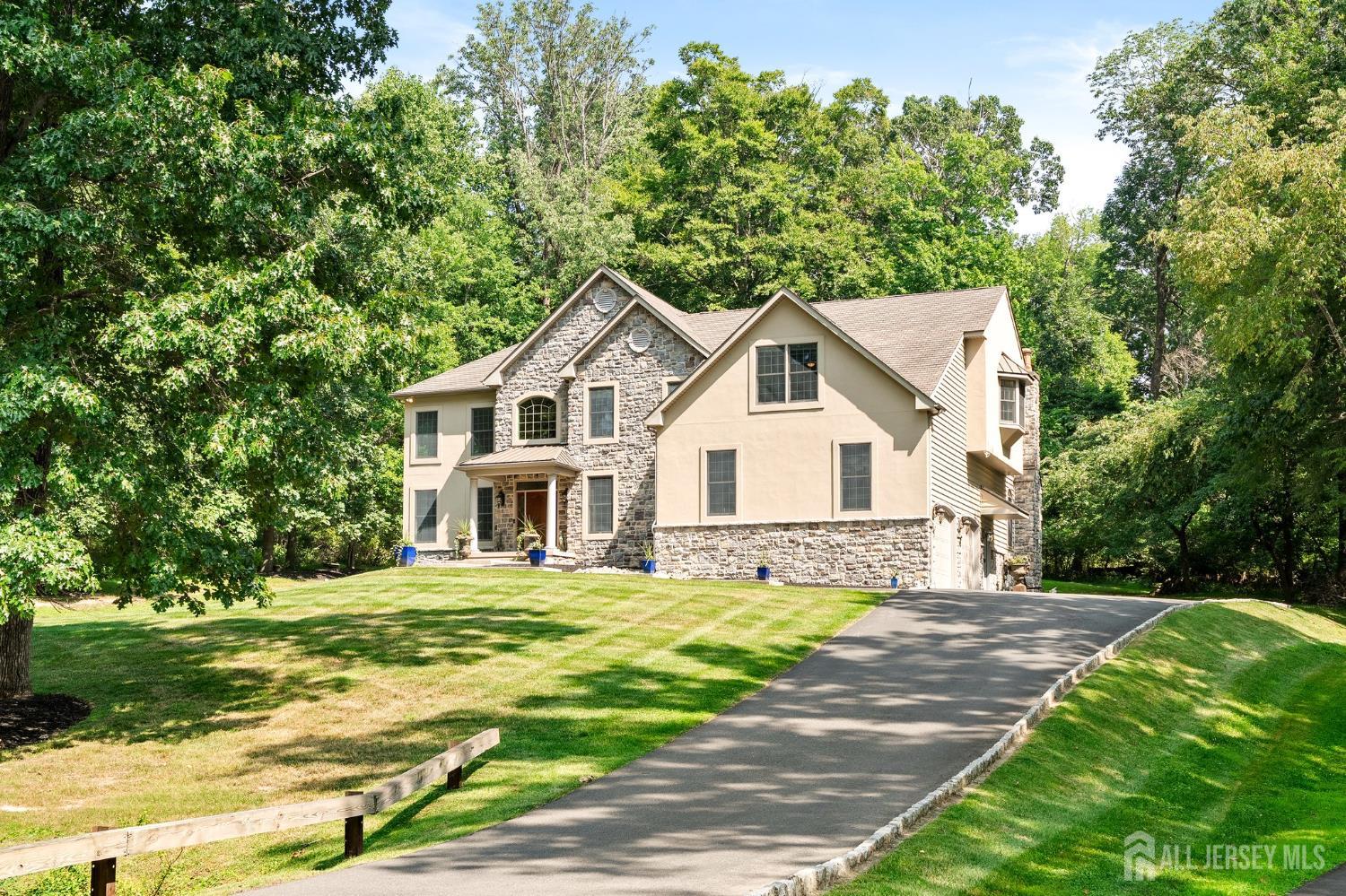 12 Mountain View Ct, Ewan, NJ 08628
